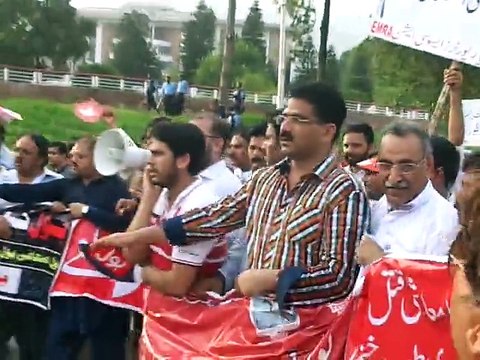 آج مورخہ ١٠ اگست ٢٠١٥ پی ایف یو جے کے صدر جناب افضل بٹ صاحب کی کال پرلانگ مارچ ریلی جو کہ بول ٹی وی کے ورکرز کے ساتھ اظہ