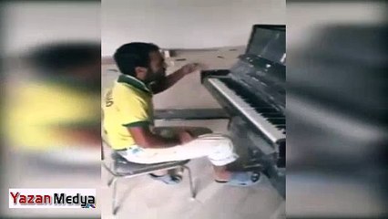 Piyano Çalan İnşaat İşçisi Hayran Bıraktı