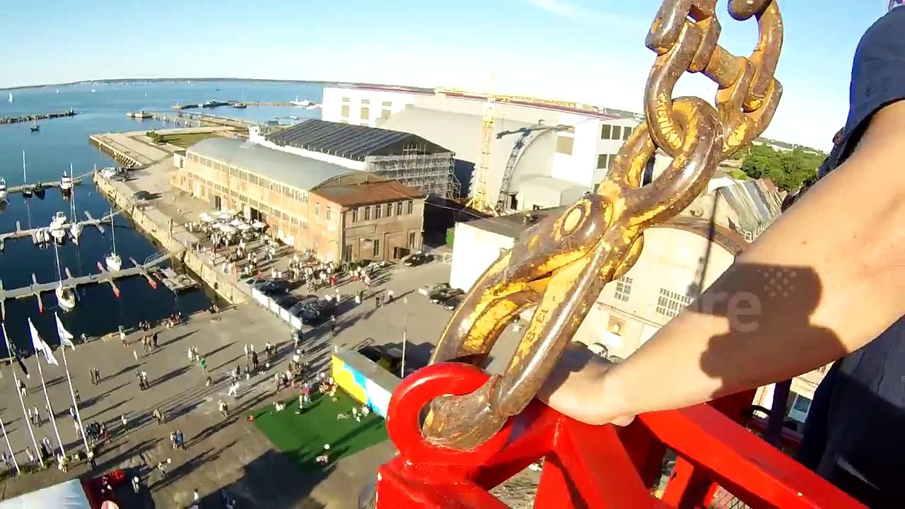 Insane bag-jump from 40 metres