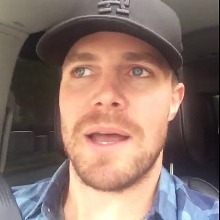 Stephen Amell - Heading to RAW...