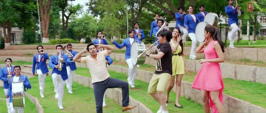 Palat Tera Hero Idhar Hai (Full Video) Song Main Tera Hero - Arijit Singh - Varun Dhawan - YouTube