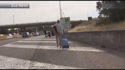 Des voyageurs ont du marcher sur l'autoroute pour rejoindre l'aéroport de Zaventem