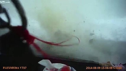 YouTube: Lo que sucede cuando un tornado pasa sobre los autos