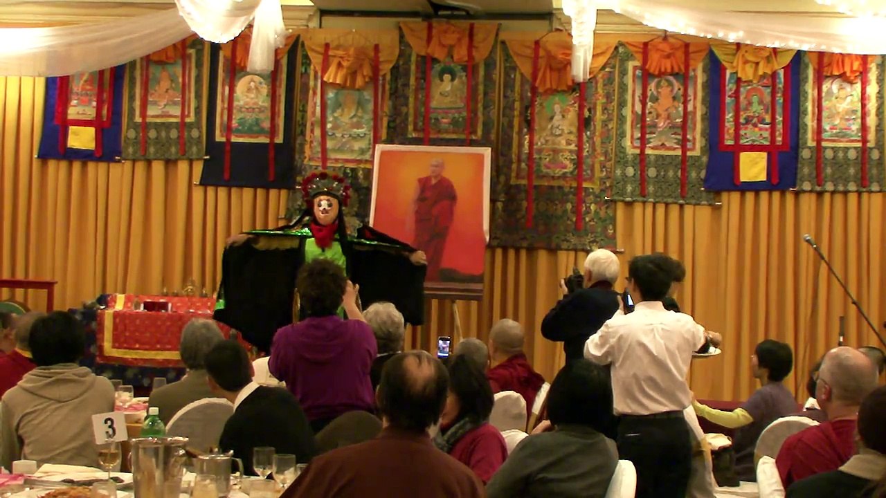 川劇變臉 -- The Magic Masks of Chinese Su-chun opera
