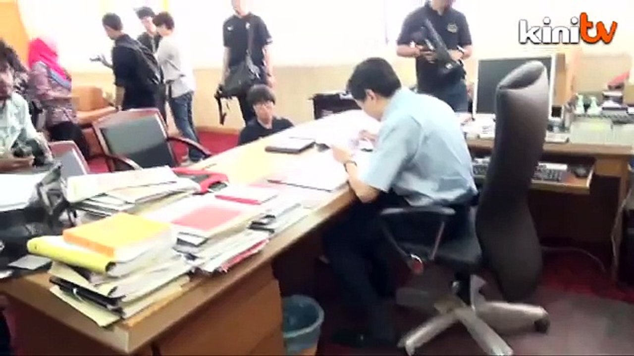 Sacked senior exco member packs up