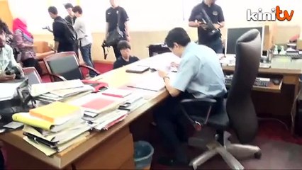 Sacked senior exco member packs up