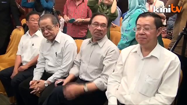 Wan Azizah claims majority with two PAS reps on board