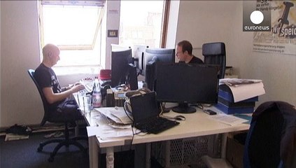 Almanya gazetecilere açılan "vatana ihanet" soruşturmasını durdurdu