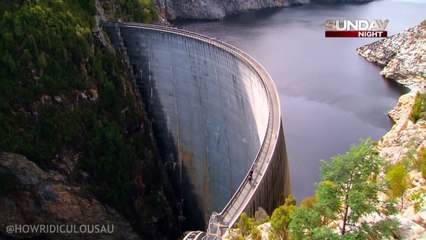 Jovens acertam a cesta de basquete mais difícil do mundo