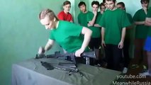 احلى تفكيك سلاح لبندقيه الاليه كلاشنكوف الروسيه ak-47