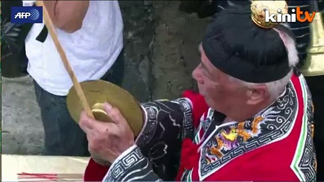 Taiwan rescuers find black boxes after air crash kills 48