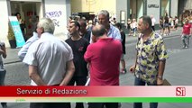 Napoli - Licenziamenti, i lavoratori della Br Service protestano davanti Banco di Napoli (10.08.15)
