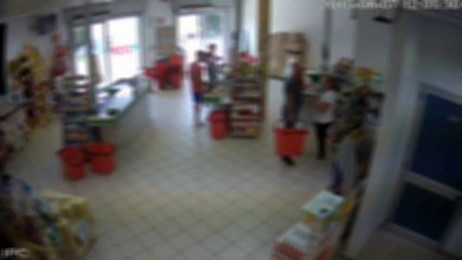 Gricignano (CE) - Ladri di caramelle al supermercato ''Le Piramidi'' (07.08.15)
