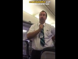 Uçakta Güvenlik Kurallarını Eğlenceli Bi Şekilde Anlatan Host