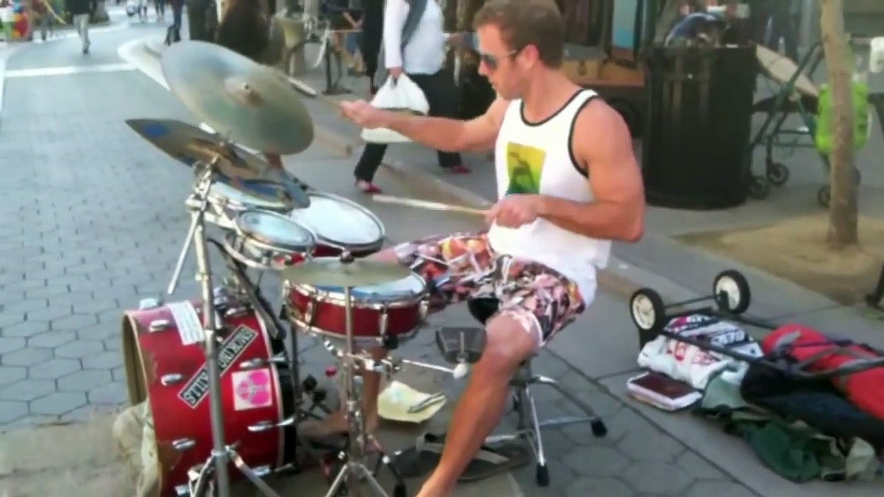 Dirk Ellis Crappy drumset, amazing drummer (HD)