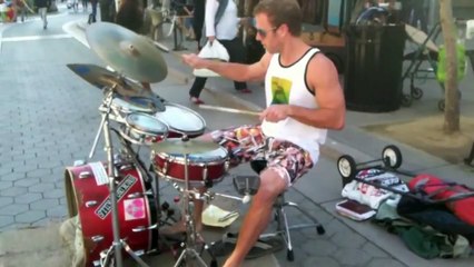 Dirk Ellis Crappy drumset, amazing drummer (HD)