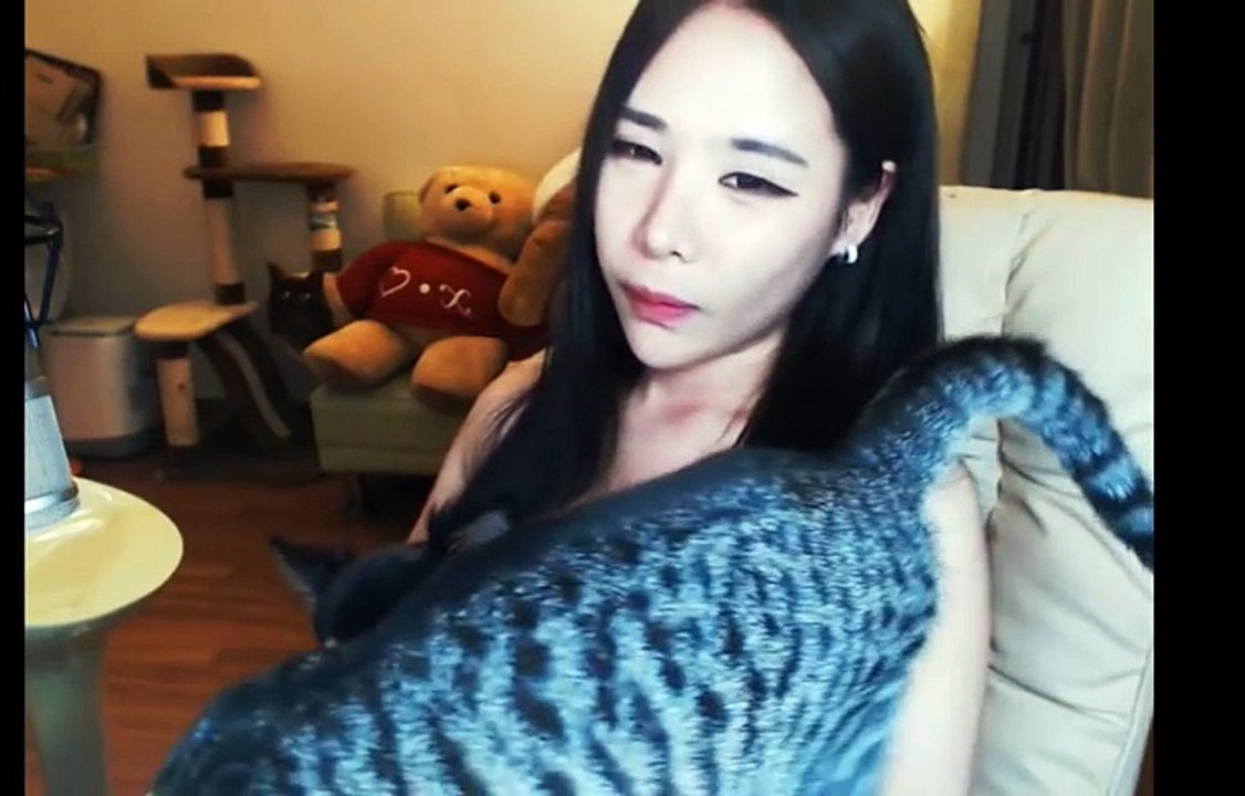 x video  beautiful girl & lovely dog