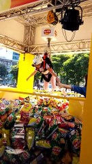 Une machine attrape-jouet géante pour choper des Chips !