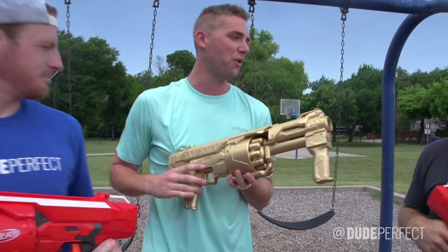 Une bataille de Nerfs dans un hangar géant.. le pied!!