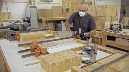 Video herunterladen: Ces artisans créent des planches à découper en bois de dingues !