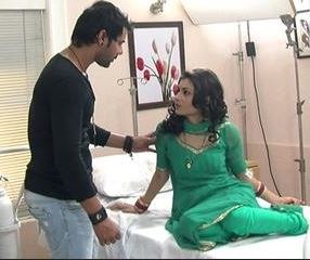 Abhi Pahucha Pragya Ko Dekhne Ke Liye Hospital - 11 August 2015 - Kumkum Bhagya