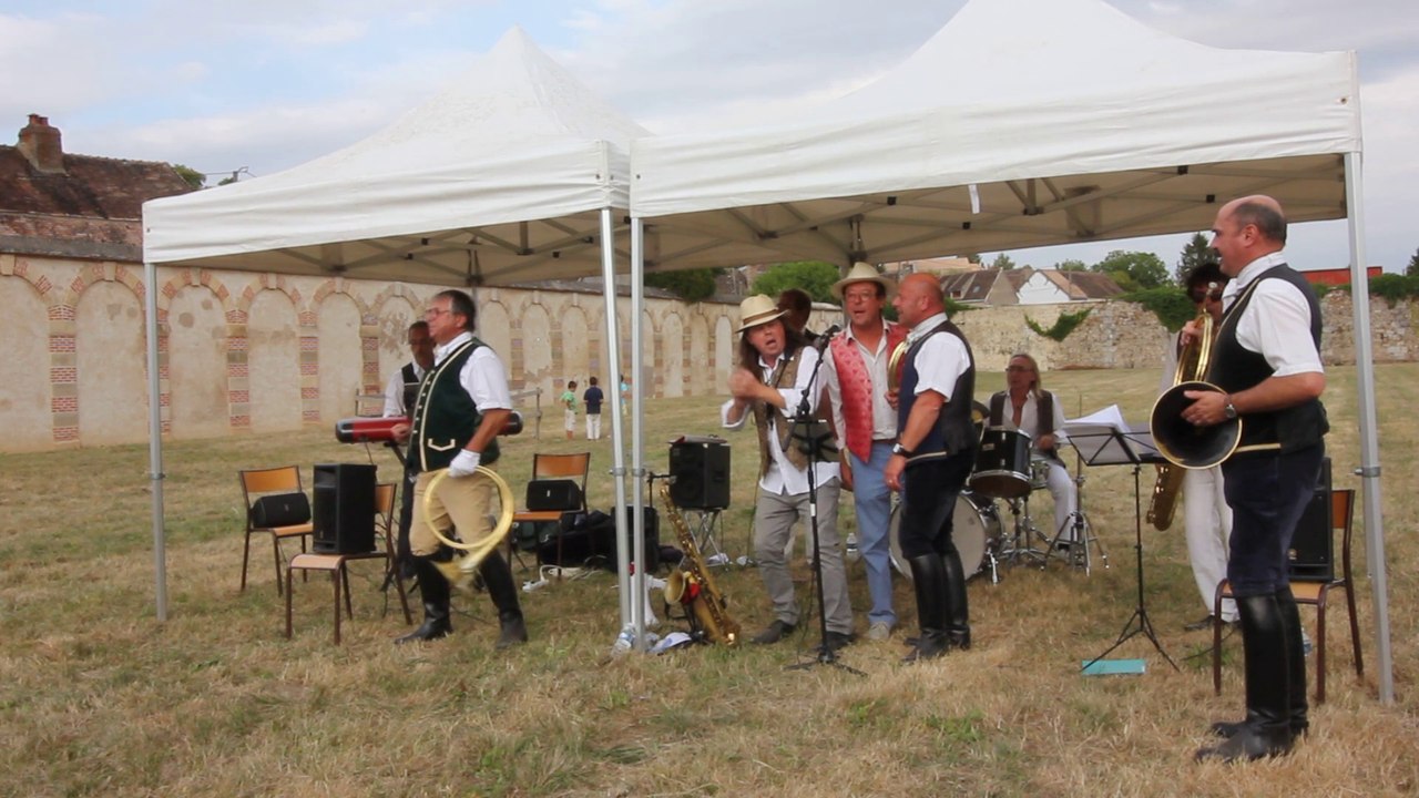 "Miam miam glou glou et tagada"  - Jazz à Courre