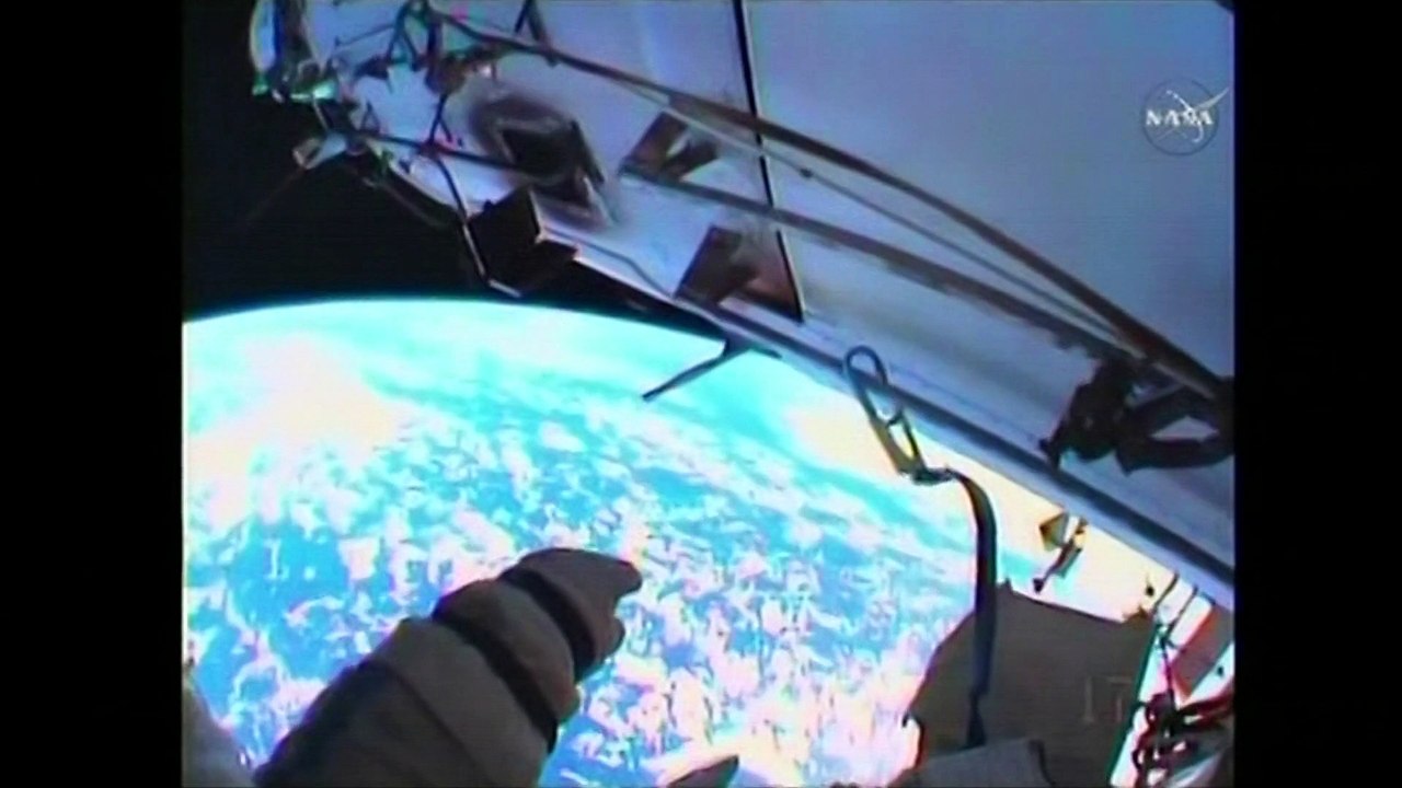 Premières bouchées de la salade cultivée dans l’espace