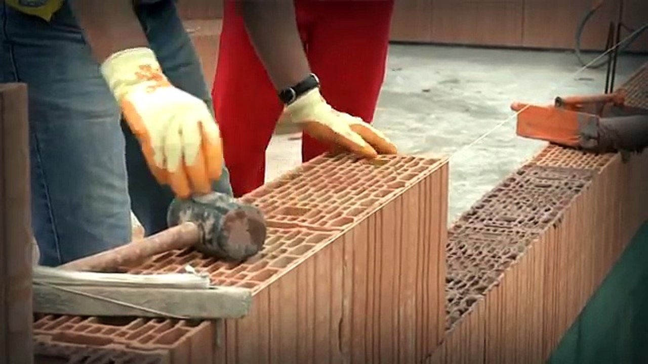 Monter un mur de briques