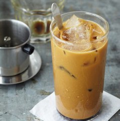 How to make Vietnamese coffee - Ca phe sua da