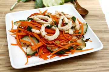 How to make Vietnamese squid salad - Goi muc