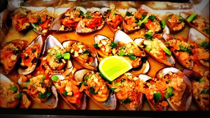 Vietnamese grilled mussels - Chem chep nuong mo hanh