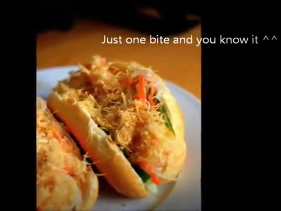Bánh mì gà - Bread Roll Sandwich with Chicken Floss