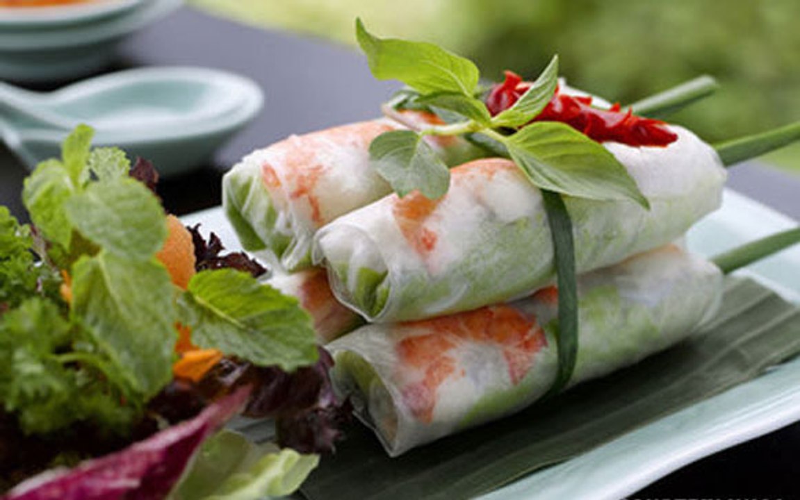 How to make Vietnamese Fresh Spring Roll (GOI CUON)