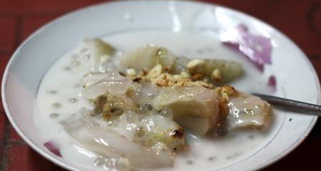 Che chuoi - Banana with coconut milk and tapioca pearls dessert