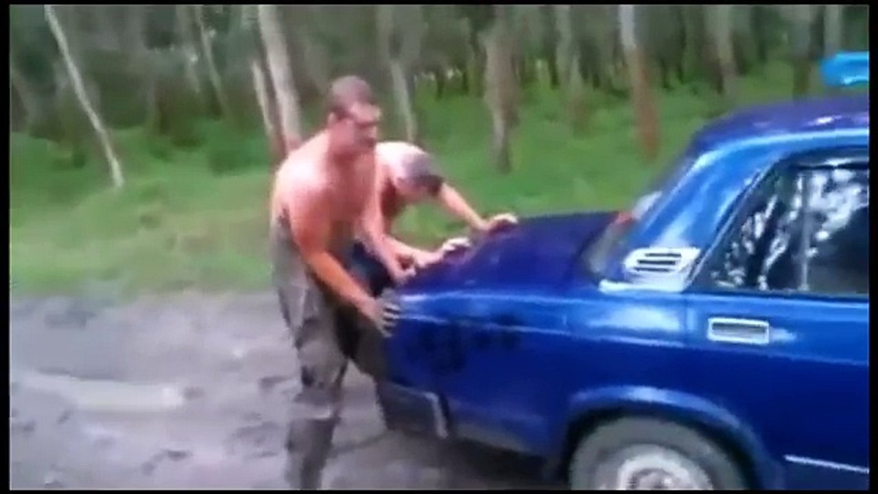 Самая смешная помощь!Прикол,ржака,угар,ржач,смешное видео.