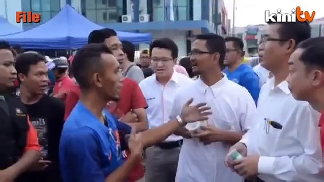 Kereta pegawai ahli parlimen Kluang disimbah cat merah