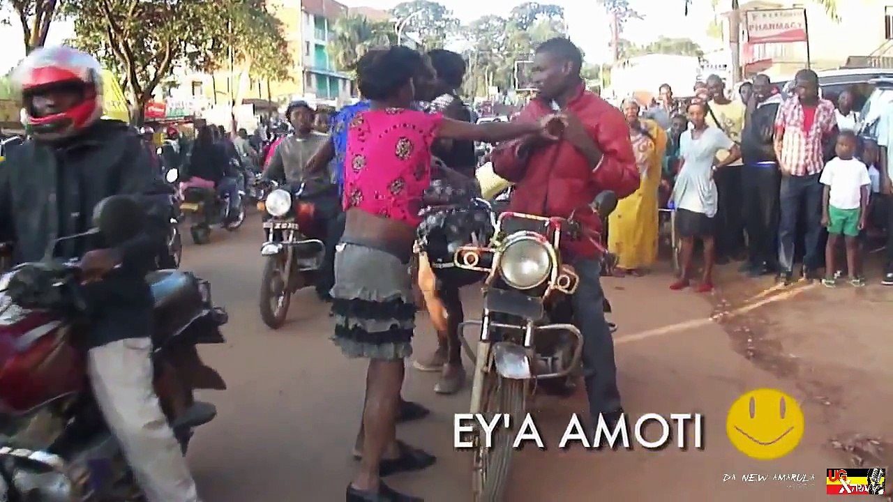 Amarula Amooti dancing Gyobela Fille New Ugandan  Comedy 2014