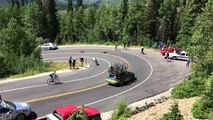 Chute impressionnante du cycliste Matthew Brammeier qui percute violemment une voiture dans un virage Tour de l'Utah
