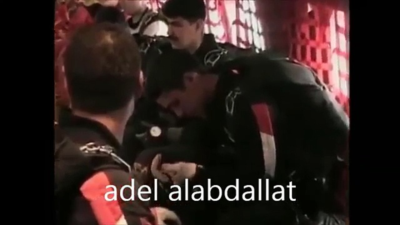 الامير حمزة بن الحسين في تدريب عسكري يقفز بالمظله مع القوات الخاصه