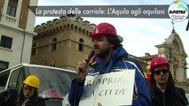 L'Aquila 10 mesi dal terremoto e nessuna ricostruzione - la protesta delle carriole