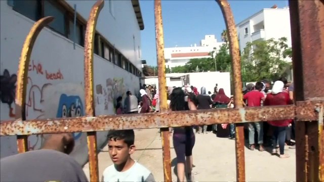 Migrants sprayed with fire extinguishers in Kos clashes