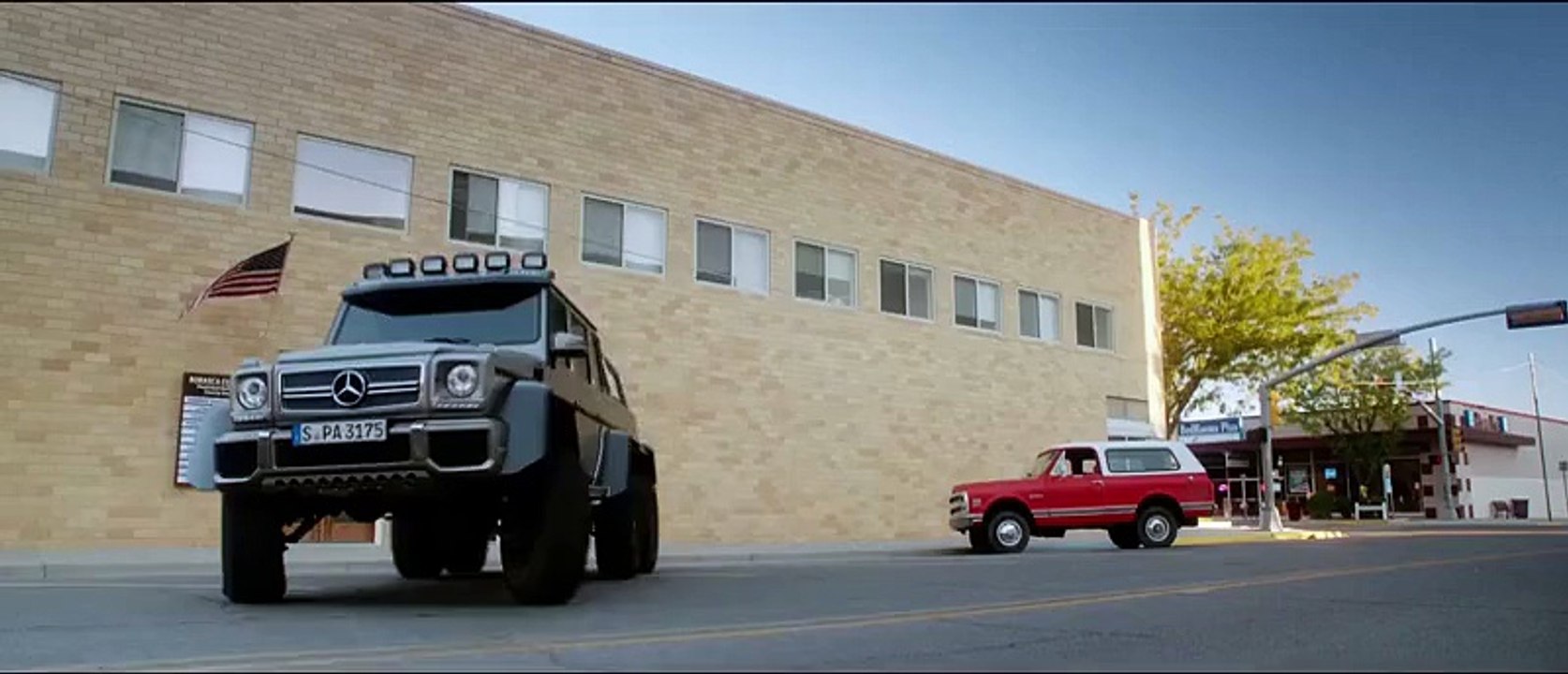 HORS DE PORTÉE - Bande-annonce