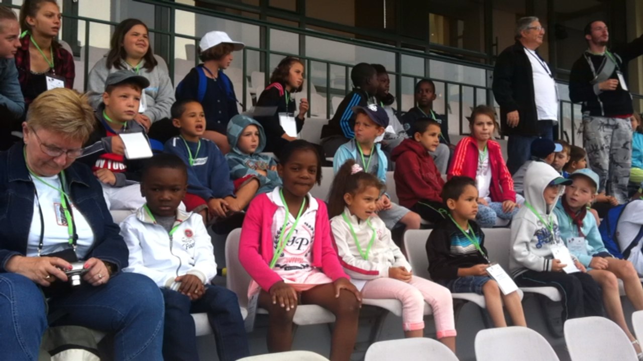 Les enfants du Secours Populaire à l'hippodrome