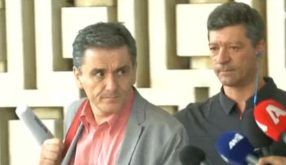 Le plan de 85 milliards d'euros accordé à la Grèce à travers nos télés, en 42 sec