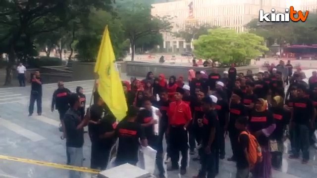 8AM: Perkasa gathers outside Federal Court for Allah case