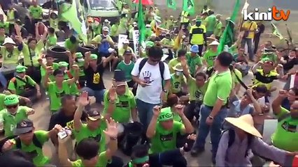 Demo Lynas: Polis tangkap Superman, warga Australia