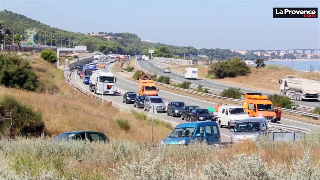 A55 : un camion rempli de gazole prend feu, automobilistes en galère