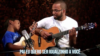GAROTO DE 5 ANOS TOCANDO CAVAQUINHO PARA HOMENAGEAR SEU PAI