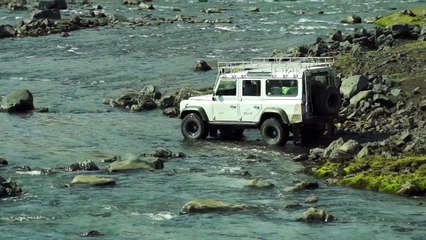 Defender - passage de gué en Islande 08/2015