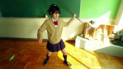 飛び蹴りしまくる女子高生　VS　30人の男たち（ハイキックエンジェルス本編より）